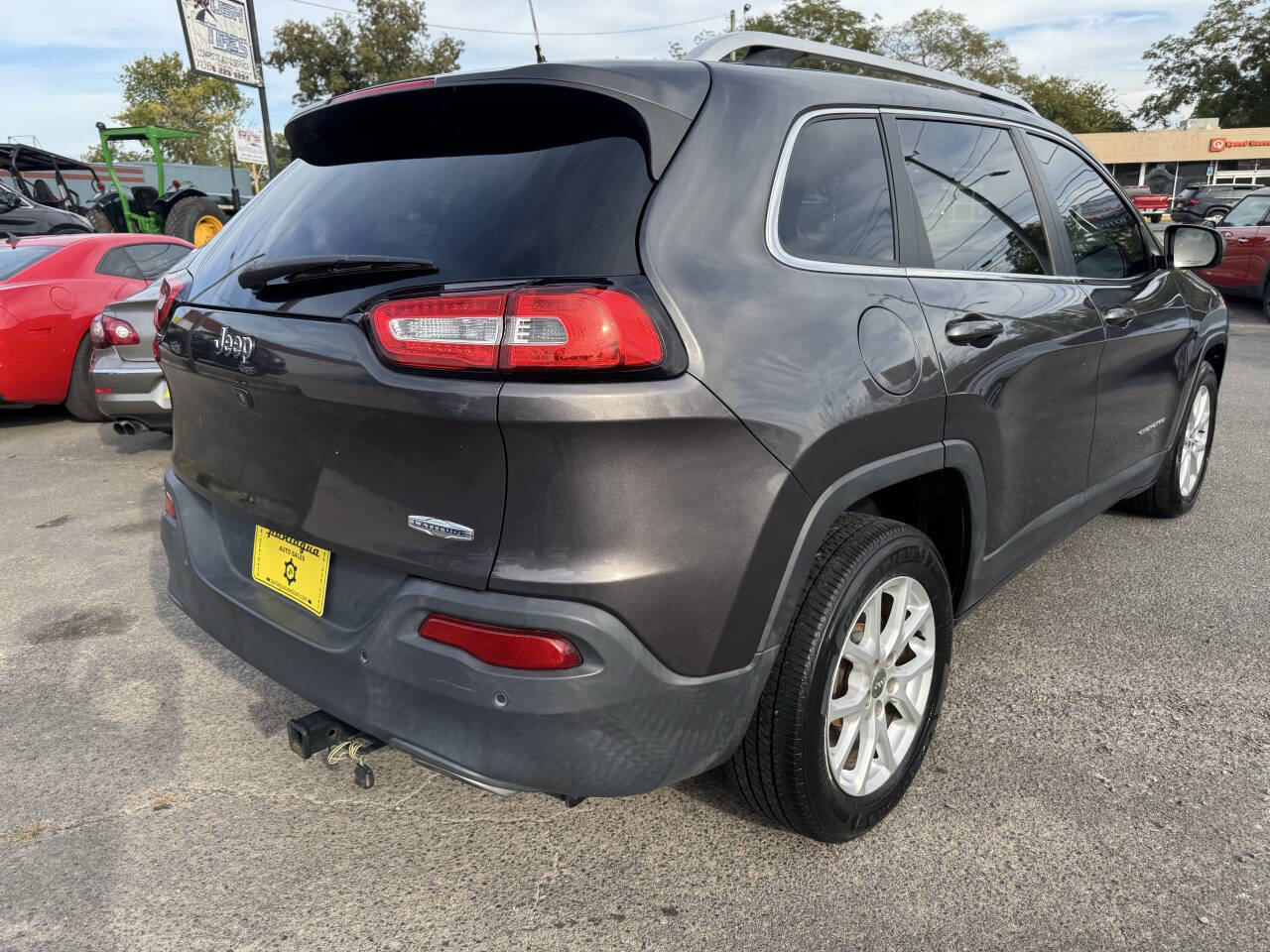 Used 2017 Jeep Cherokee Latitude w/ Safety/Convenience Group image 4