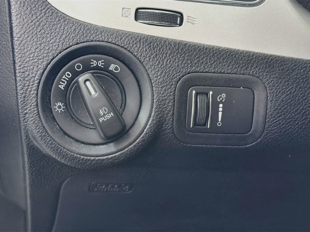 Used 2019 Dodge Journey SE FWD image 11