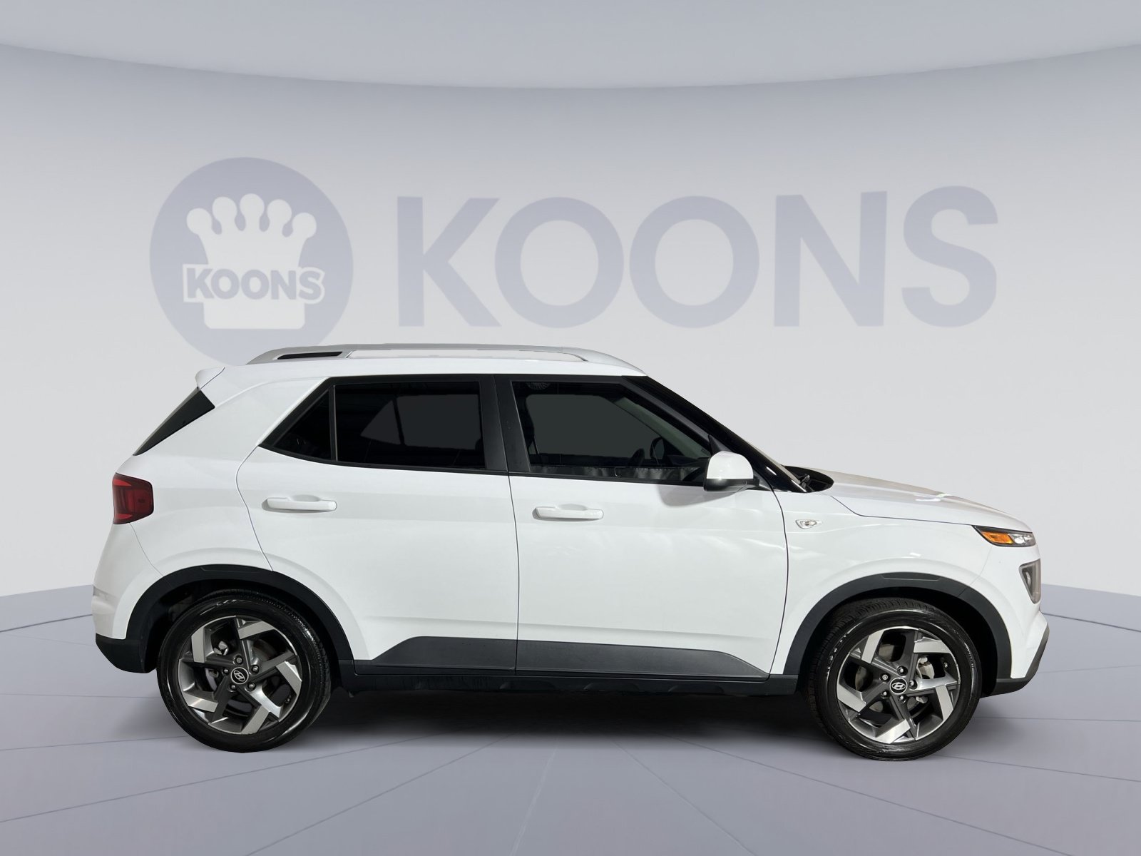 Used 2022 Hyundai Venue SEL FWD image 17