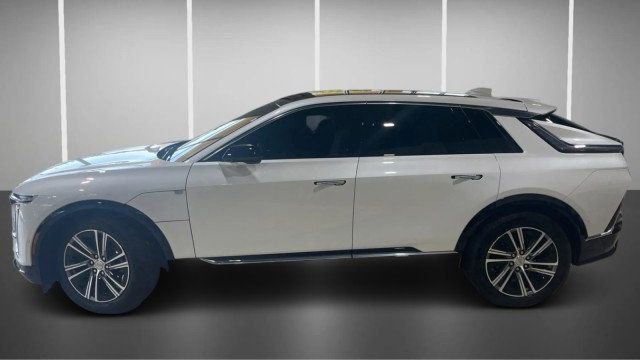 Used 2024 Cadillac Lyriq Luxury RWD image 13
