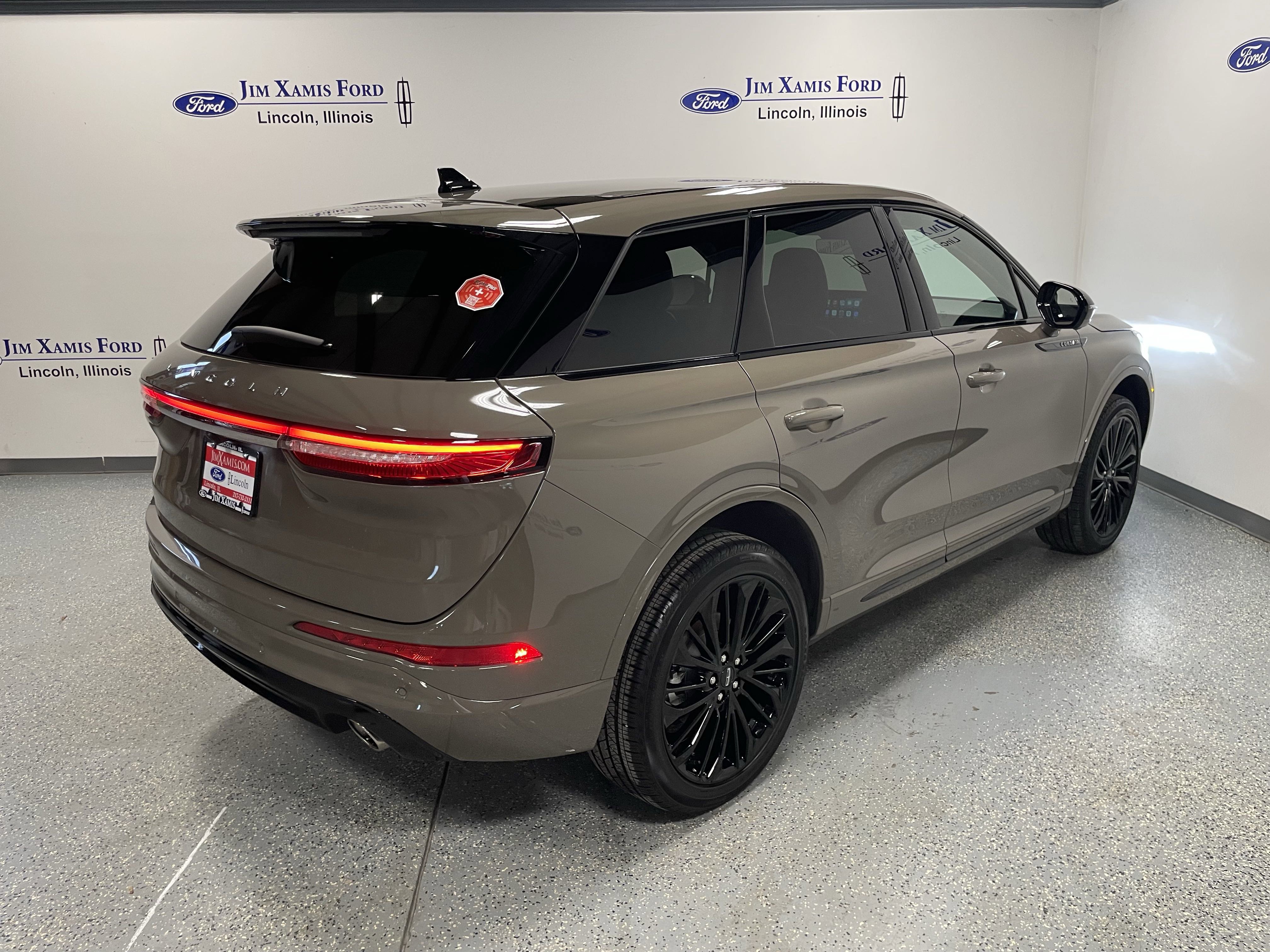 Used 2025 Lincoln Corsair AWD w/ Equipment Group 101A image 6