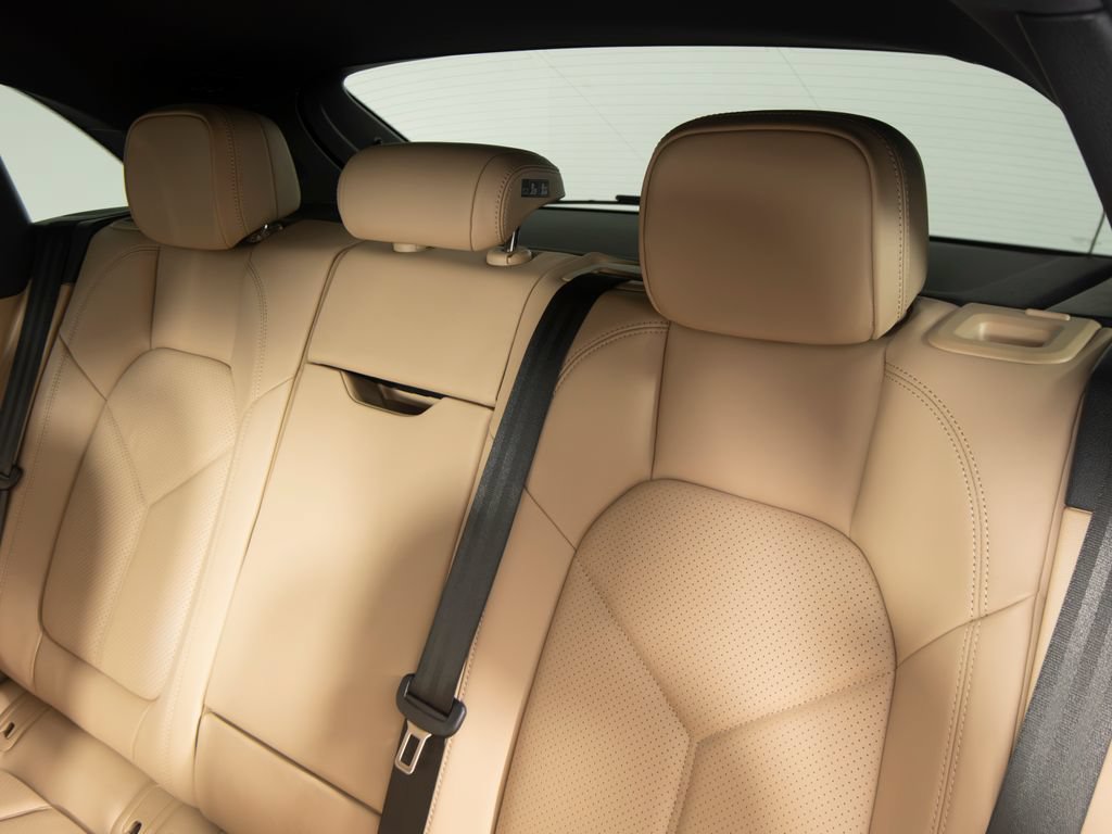 Certified 2026 Porsche Macan AWD/4WD image 38