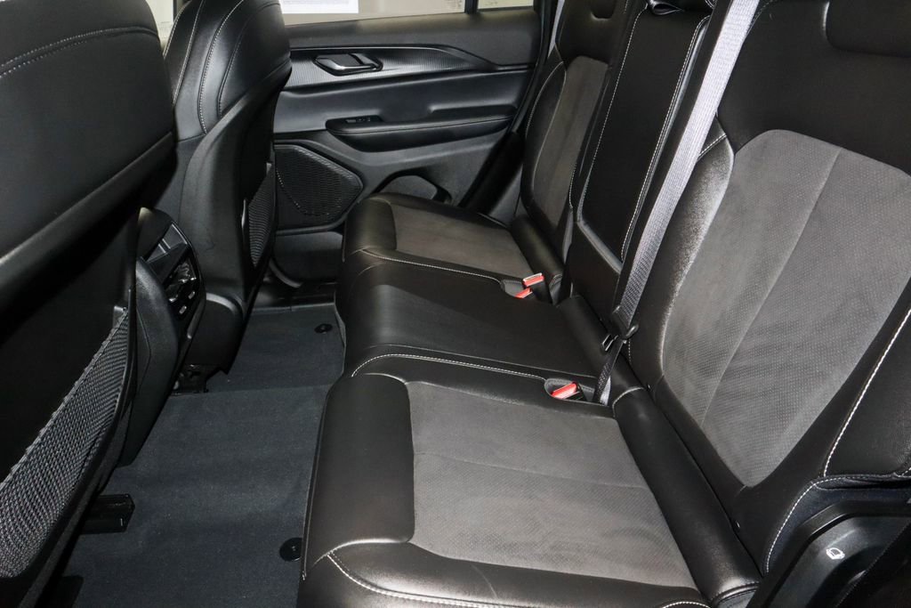 Used 2024 Jeep Grand Cherokee Altitude image 21