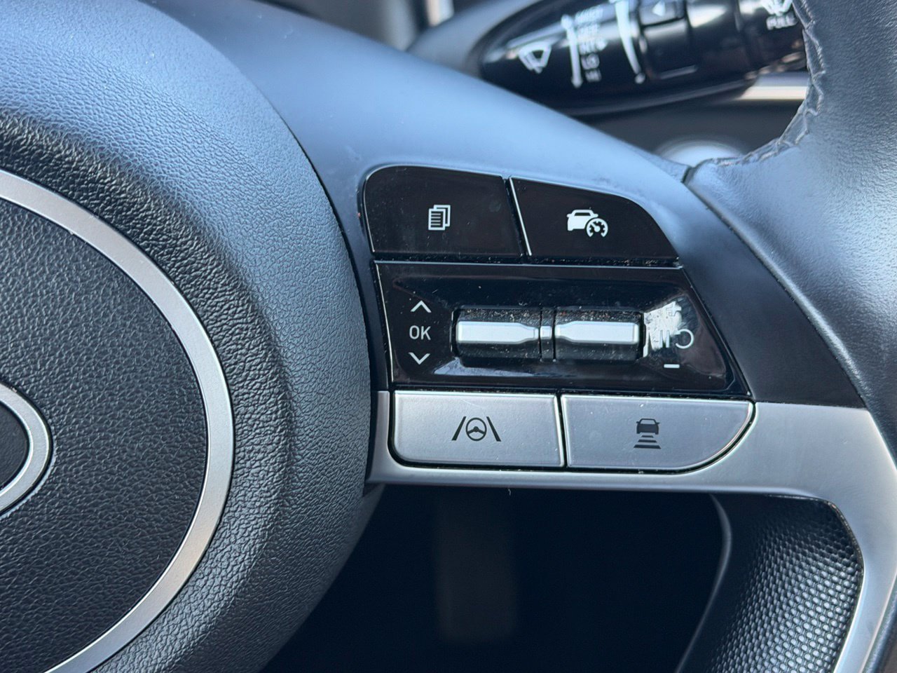 Used 2025 Hyundai Elantra SEL FWD image 17