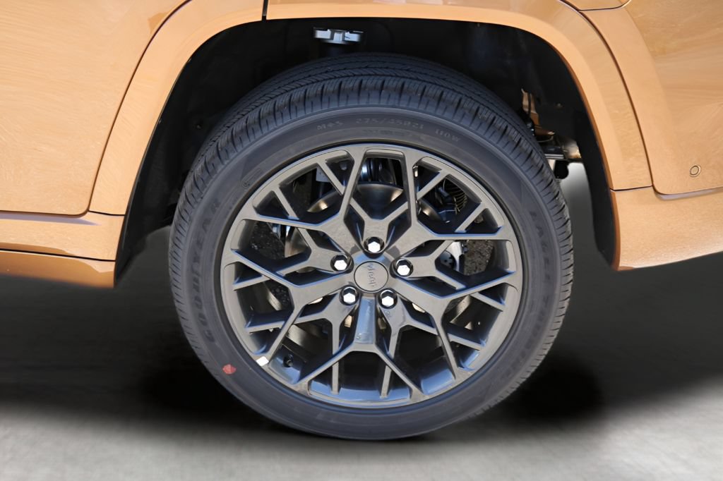 New 2026 Jeep Grand Cherokee Summit w/ Obsidian Package AWD/4WD image 9