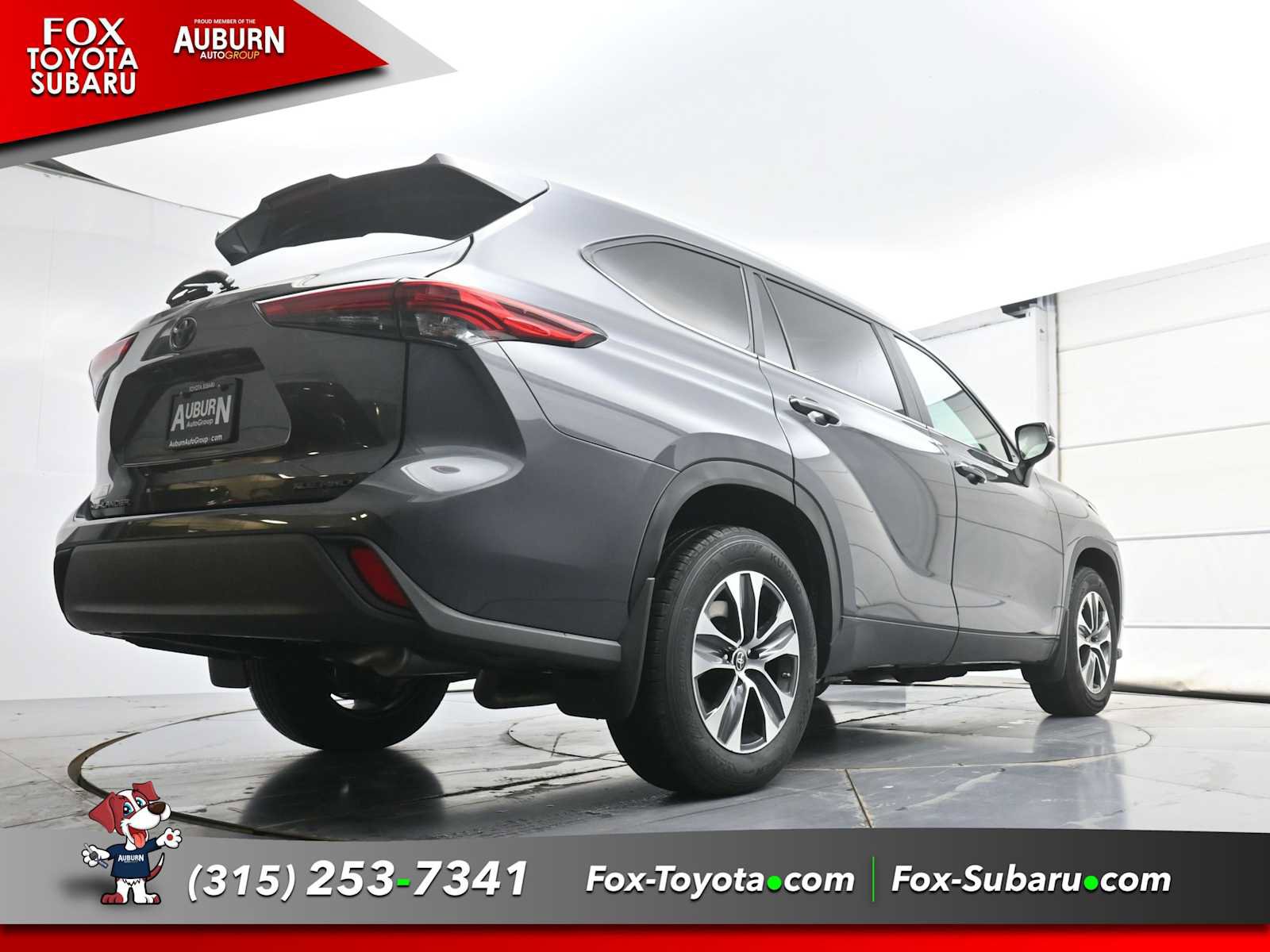 Used 2023 Toyota Highlander XLE AWD/4WD image 20