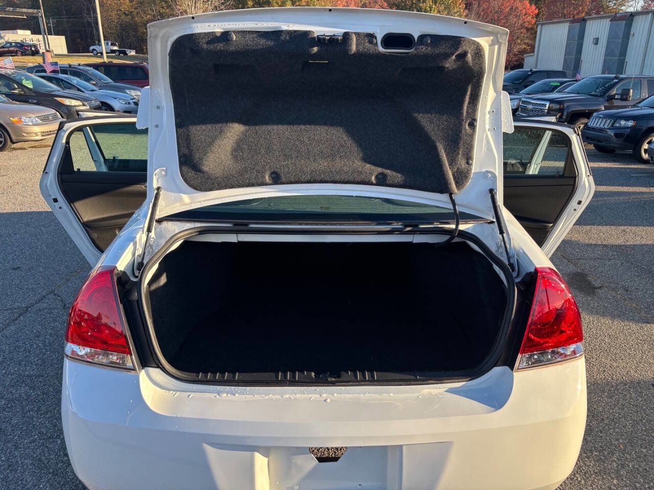 Used 2011 Chevrolet Impala LT image 28