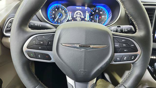 Used 2024 Chrysler Pacifica Touring-L FWD image 14