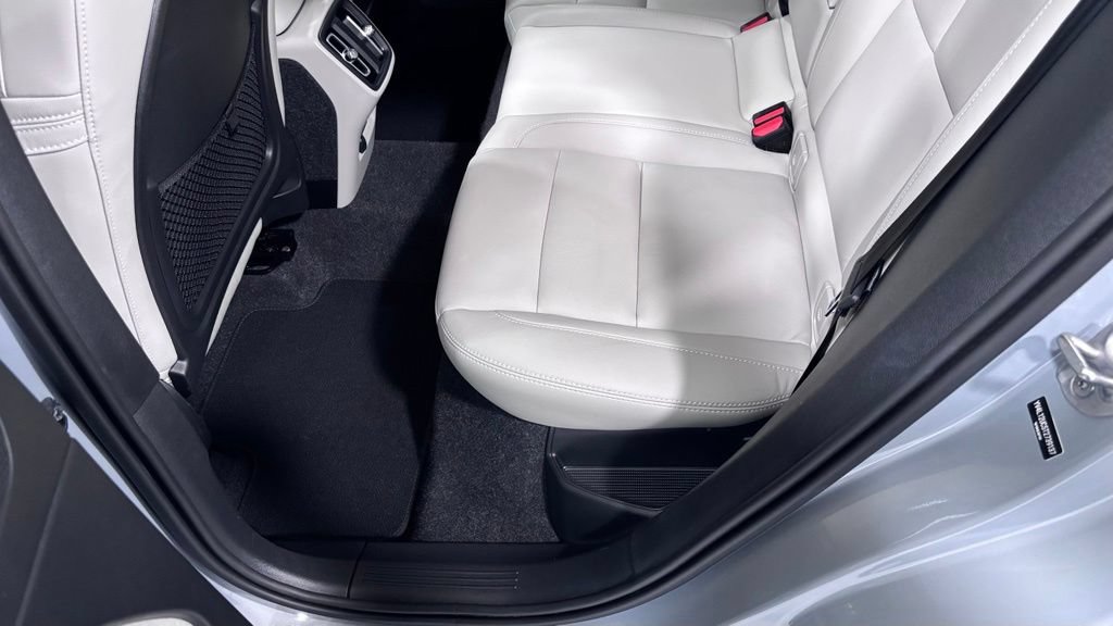 Certified 2026 Volvo XC40 B5 Plus AWD/4WD image 21