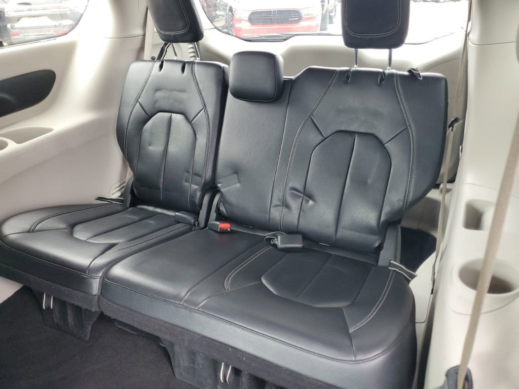 Used 2022 Chrysler Pacifica Touring-L FWD image 33