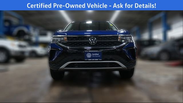Certified 2024 Volkswagen Taos SE image 2