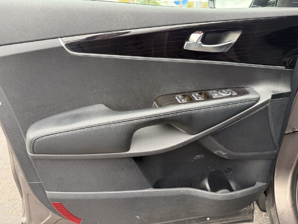 Used 2019 Kia Sorento FWD image 18