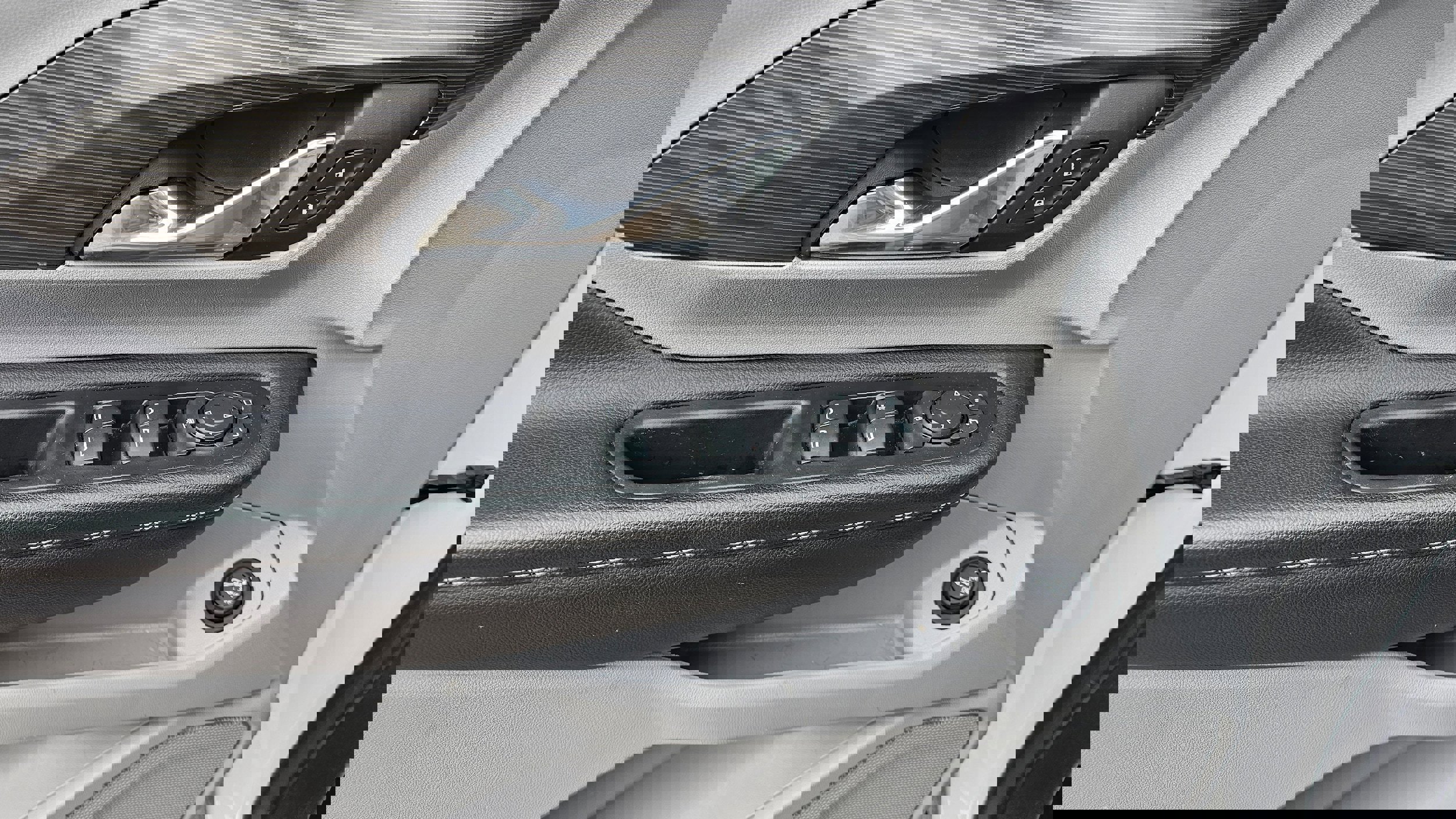 Used 2023 GMC Terrain SLE w/ Driver Convenience Package image 22