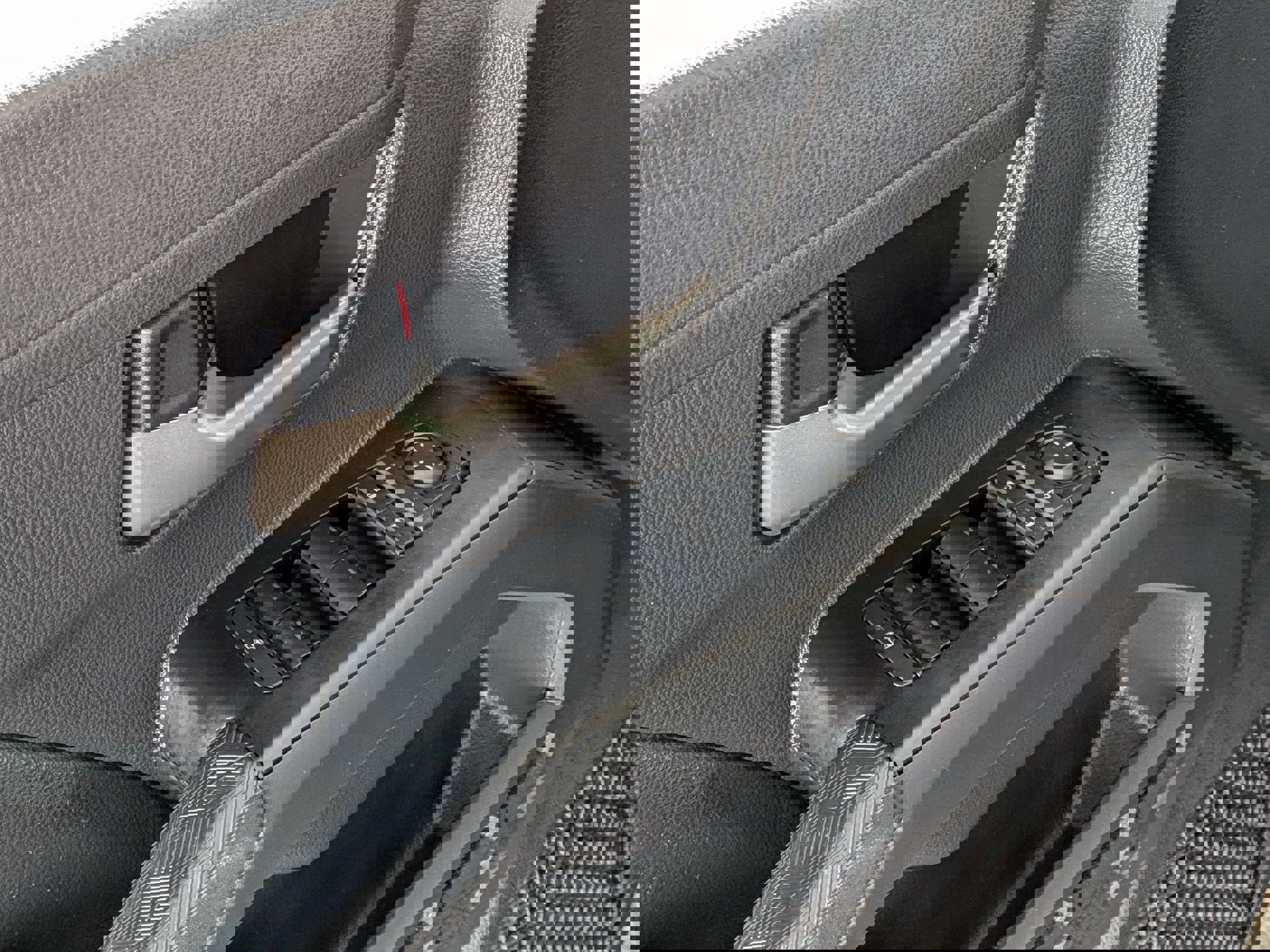 Used 2025 Toyota Tacoma TRD Off-Road image 9