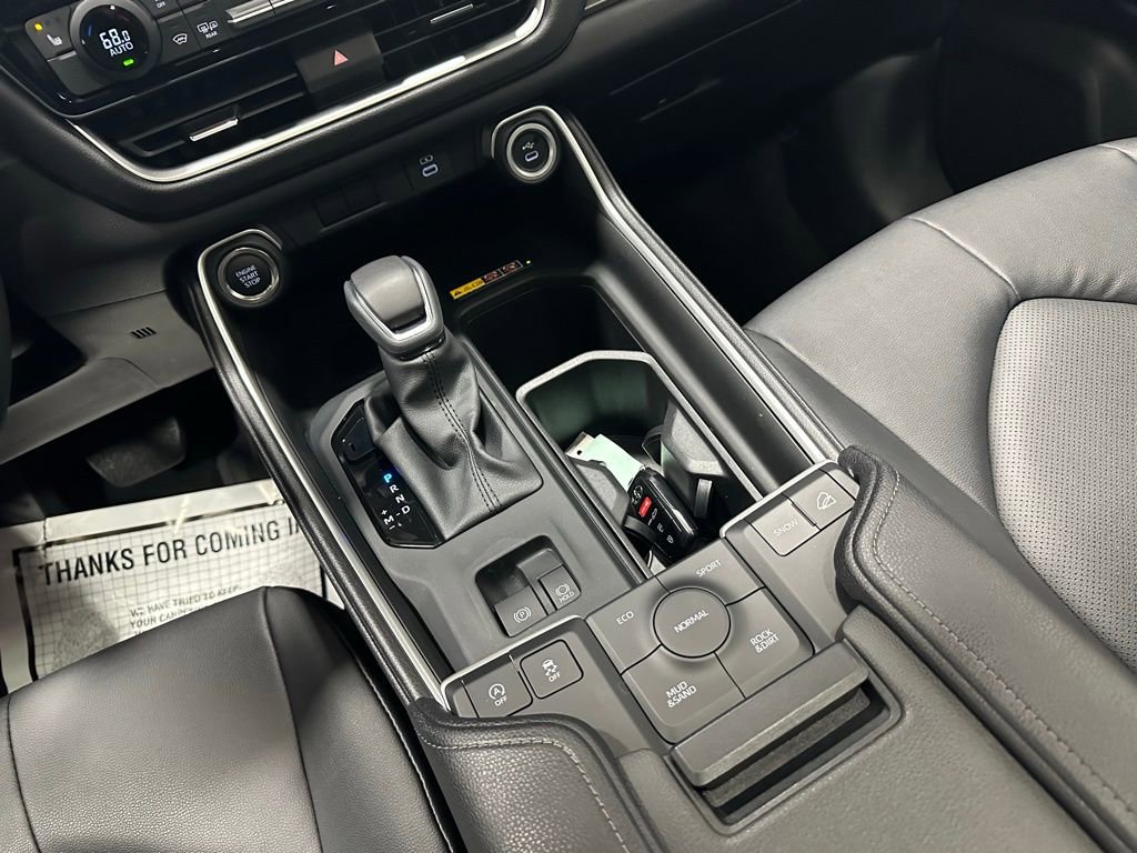 Used 2025 Toyota Grand Highlander AWD image 41