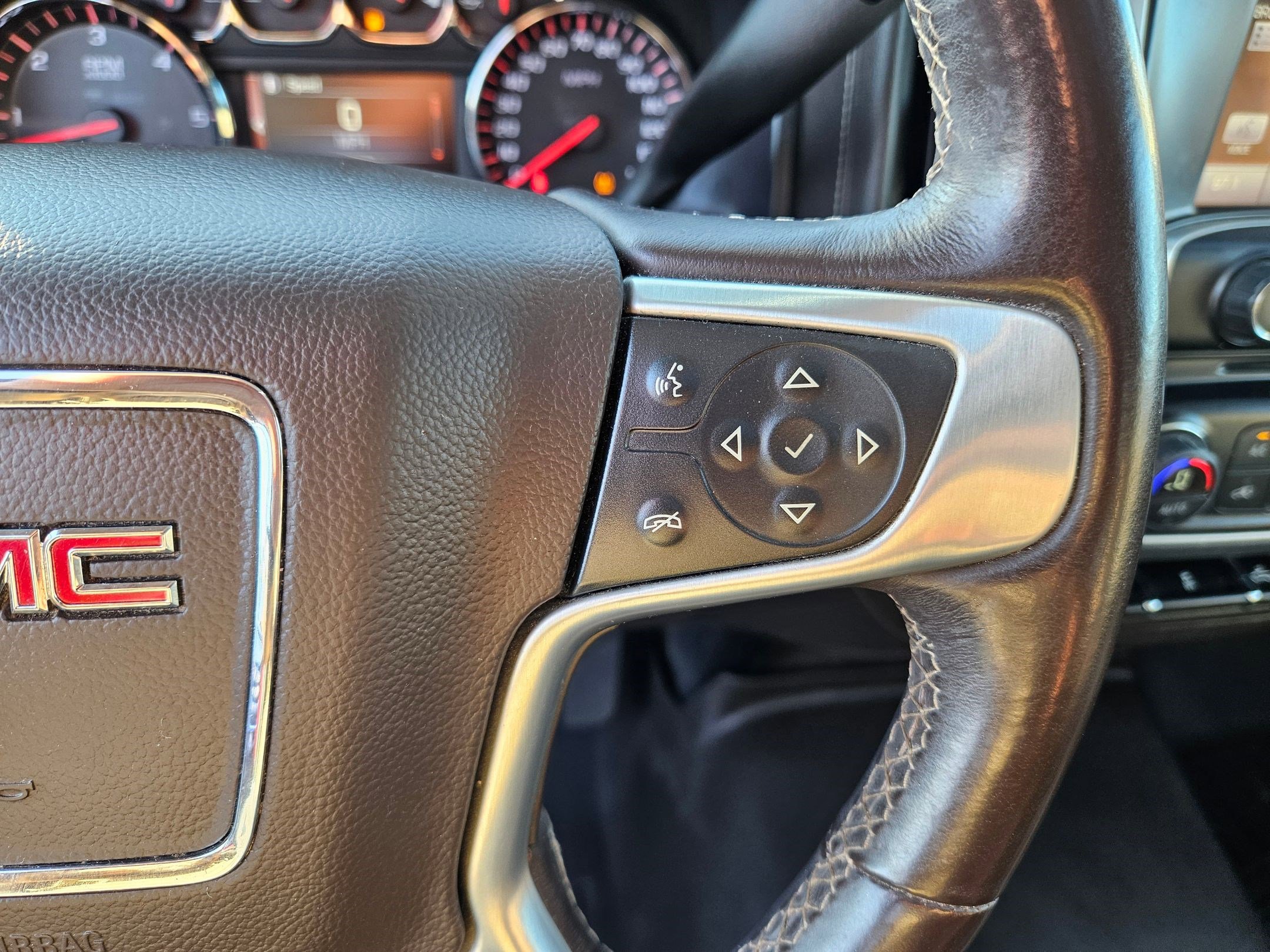 Used 2014 GMC Sierra 1500 SLT w/ SLT Crew Cab Value Package AWD/4WD image 21