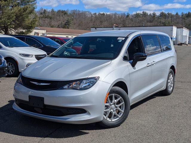 New 2026 Chrysler Voyager LX image 2