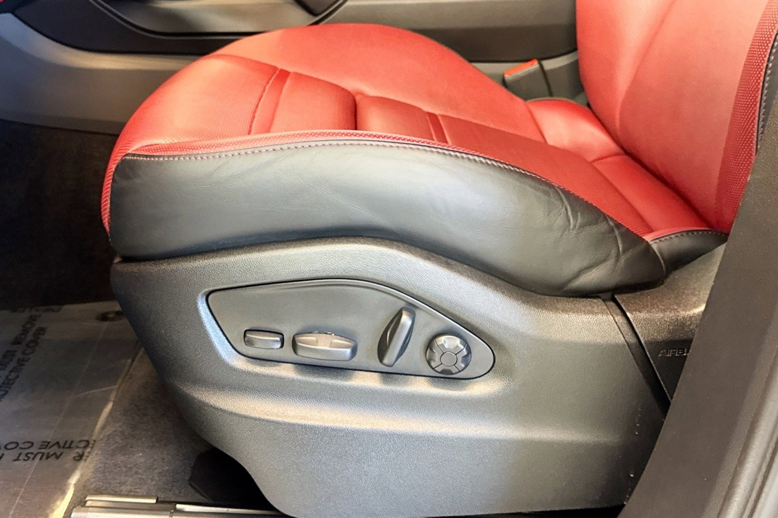 Used 2024 Porsche Cayenne S image 19