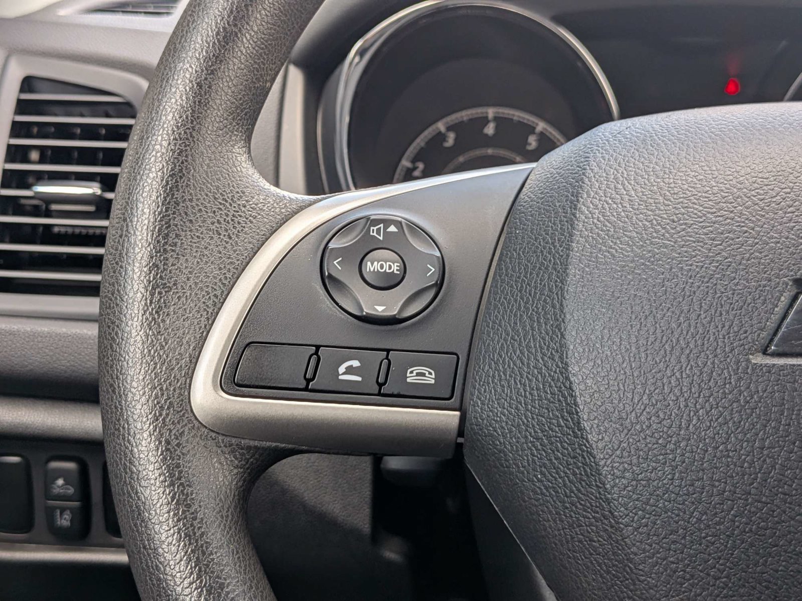 Used 2025 Mitsubishi Outlander Sport AWD image 23