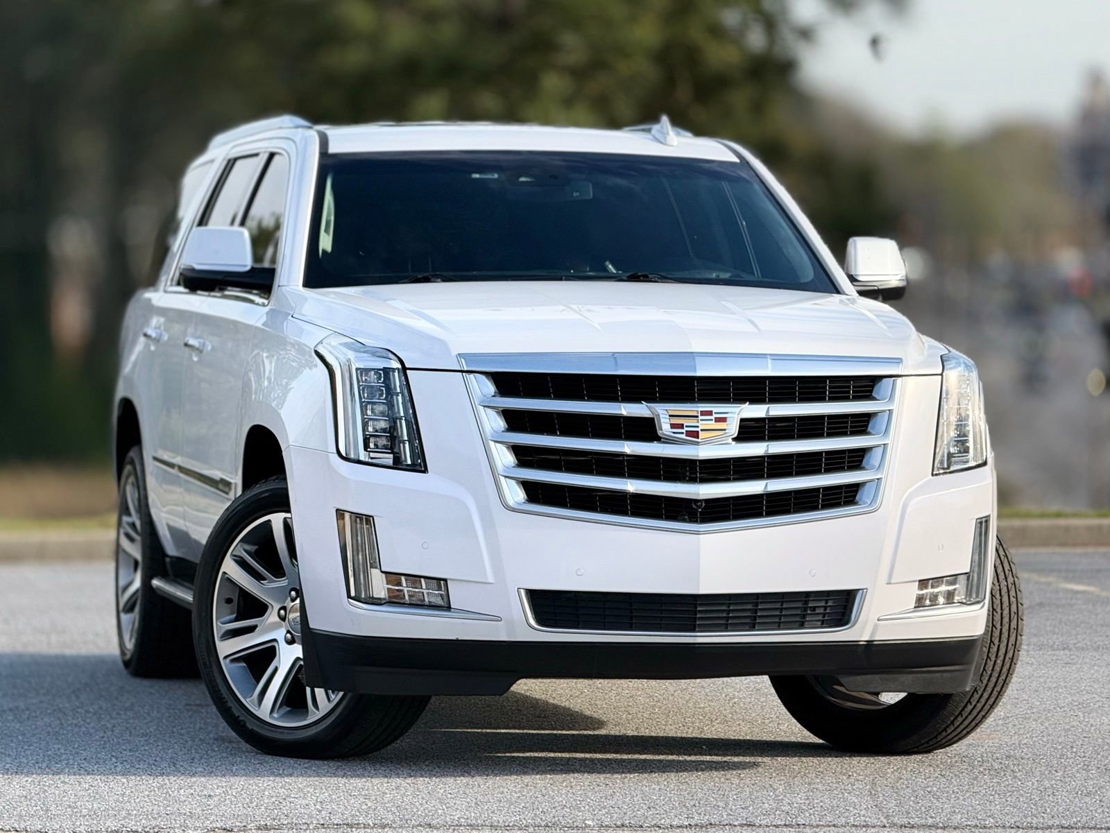 Used 2016 Cadillac Escalade Luxury image 3