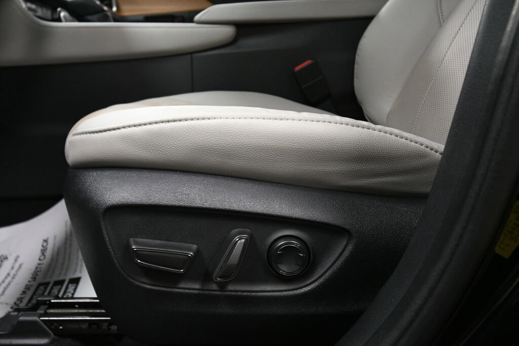 Used 2024 Toyota Grand Highlander Limited image 10