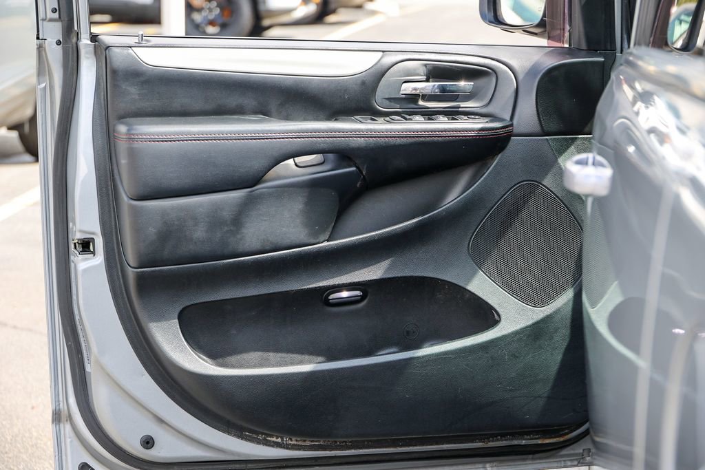 Used 2019 Dodge Grand Caravan GT image 4