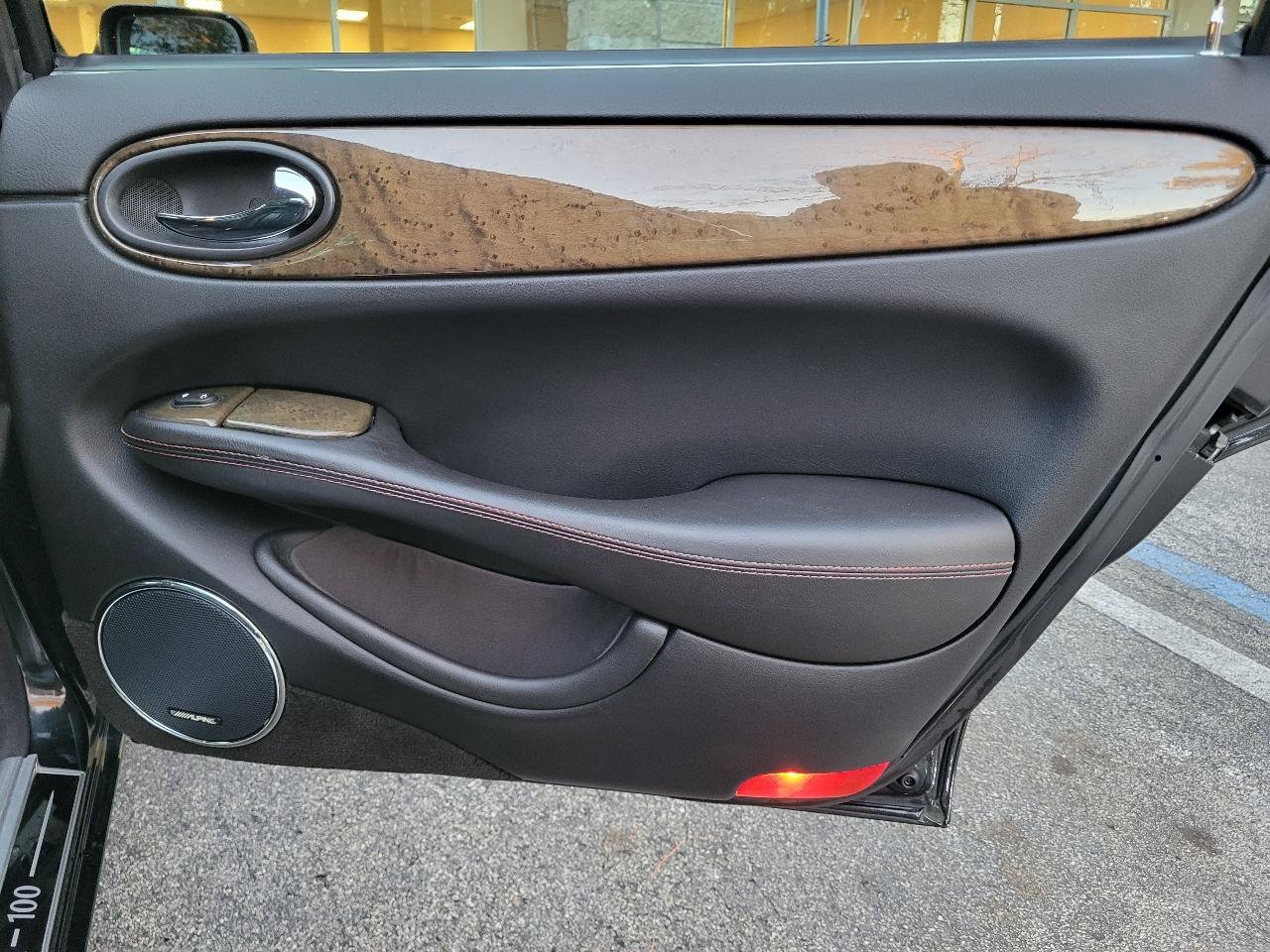 Used 2002 Jaguar XJ8 RWD image 32