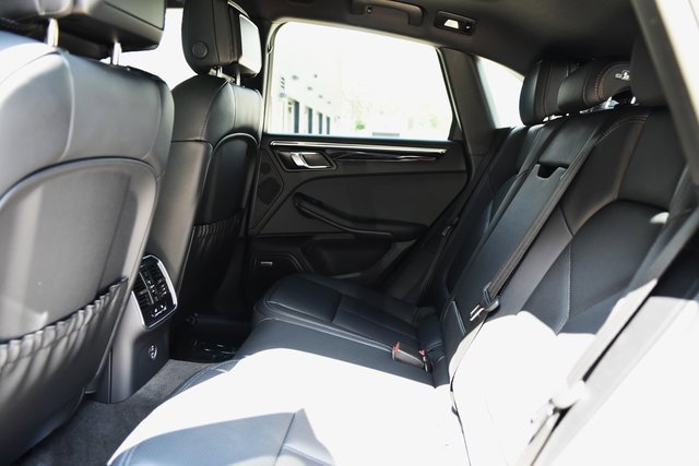 Certified 2025 Porsche Macan image 25