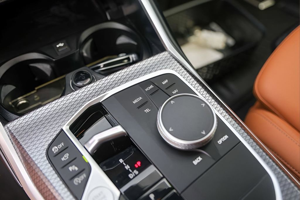 Used 2025 BMW 330i Sedan w/ Premium Package image 20