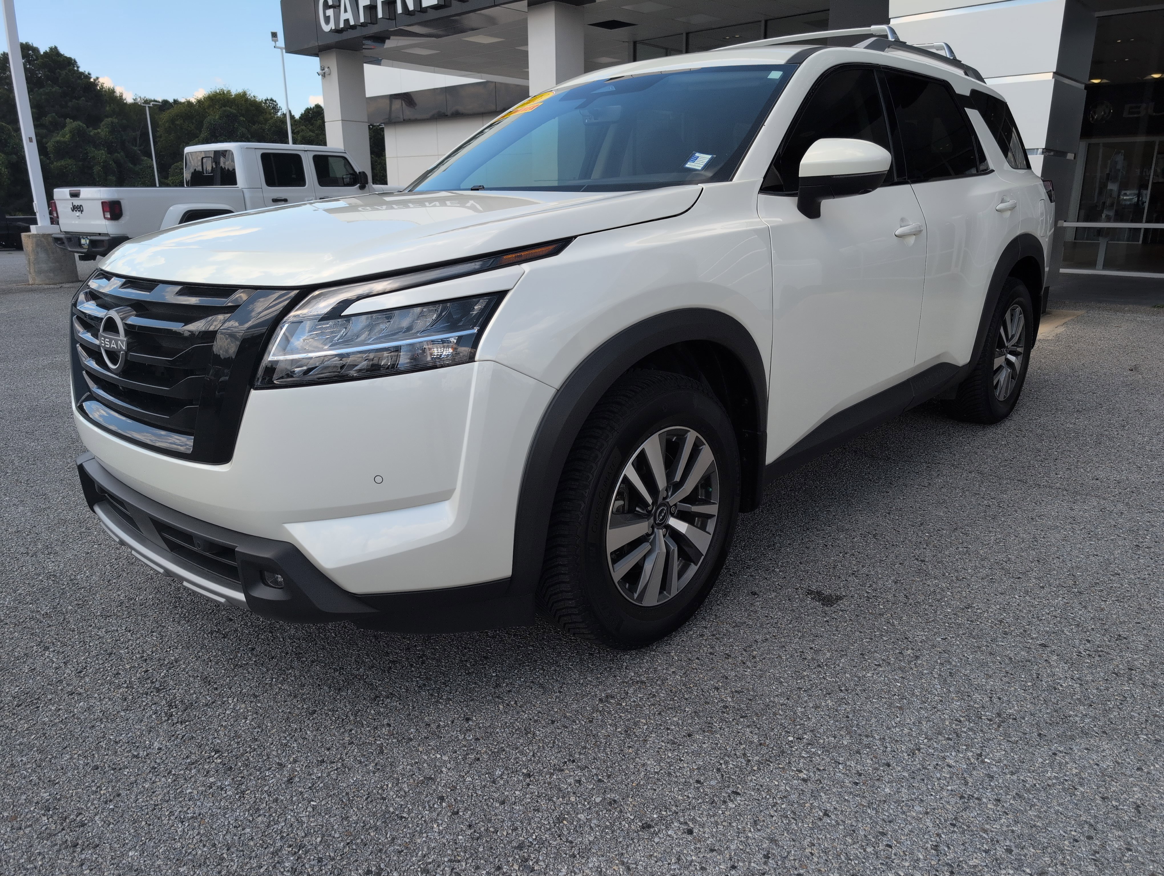 Used 2023 Nissan Pathfinder SL w/ Lighting Package (N92)
