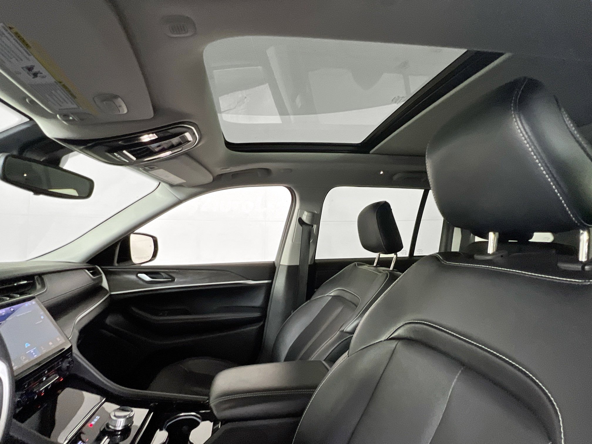 Used 2023 Jeep Grand Cherokee Limited image 22