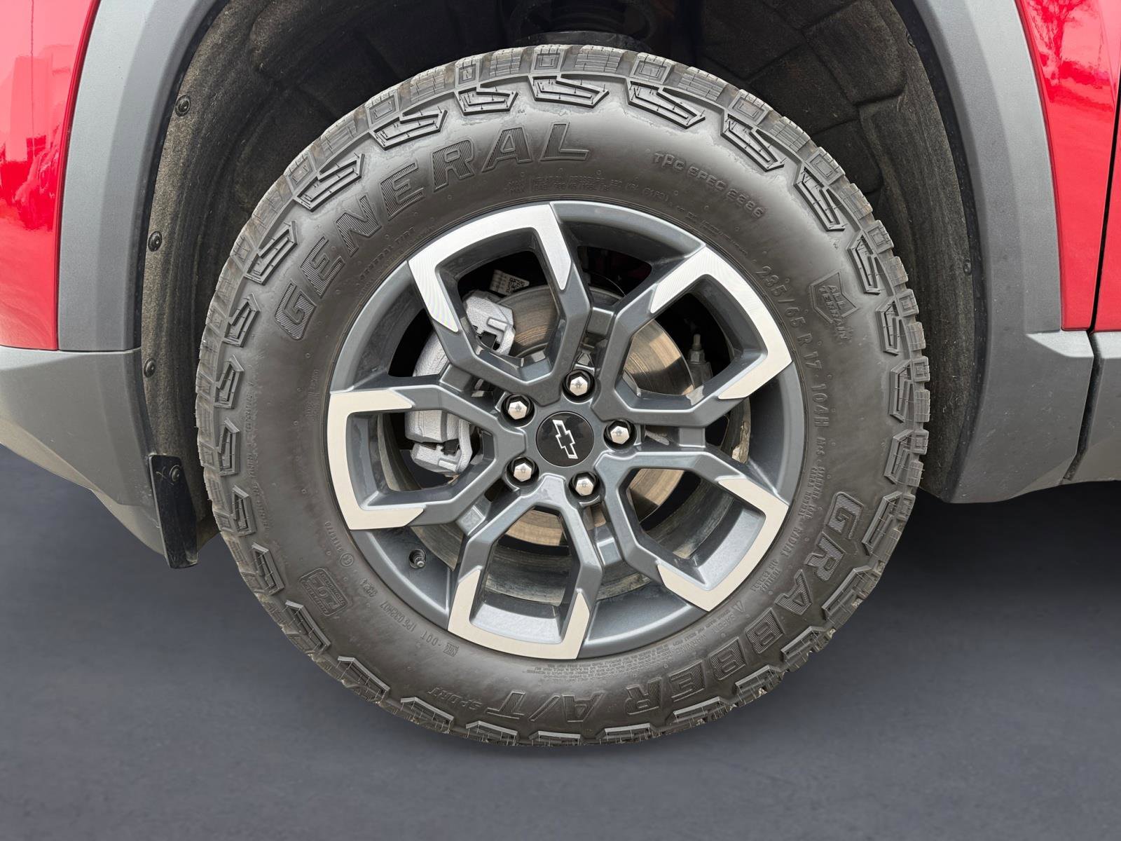 Used 2025 Chevrolet Equinox ACTIV w/ Safety and Technology Package image 10