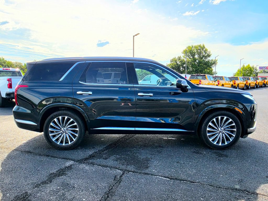 Used 2023 Hyundai Palisade Calligraphy w/ Cargo Package FWD image 12