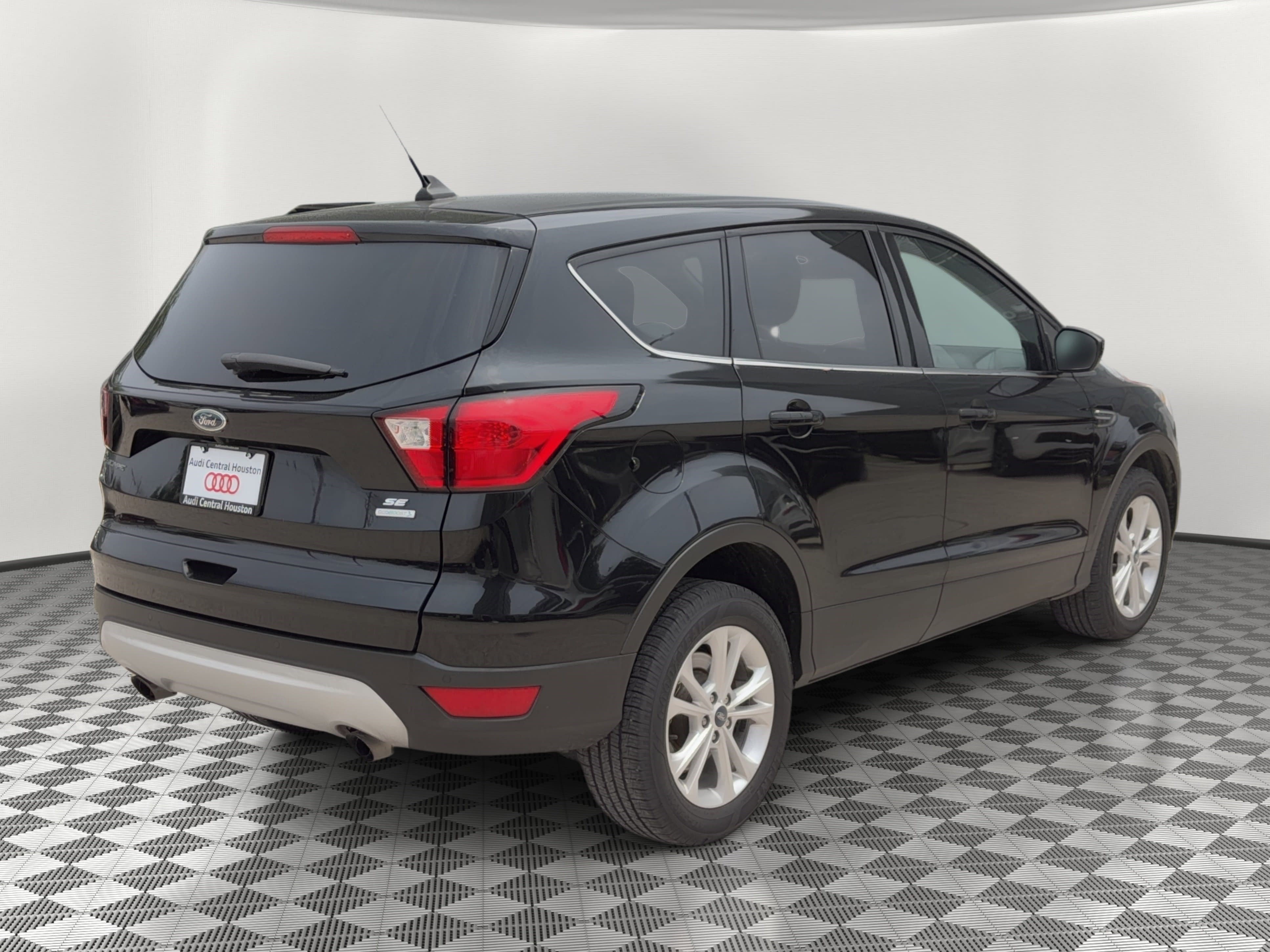Used 2019 Ford Escape SE FWD image 9