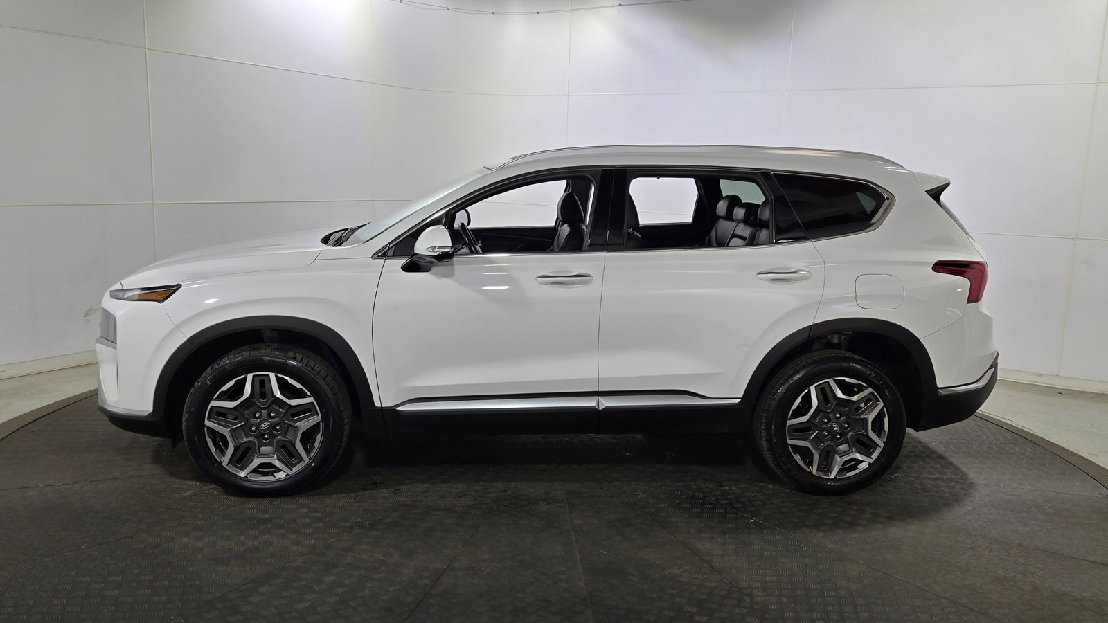 Used 2023 Hyundai Santa Fe Limited image 4