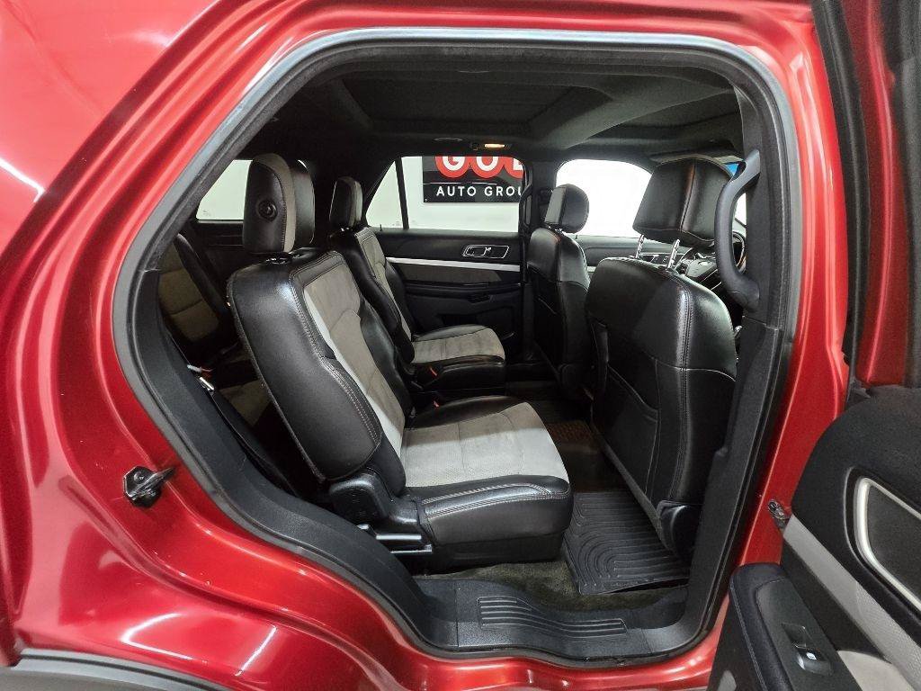 Used 2017 Ford Explorer XLT w/ Equipment Group 202A FWD image 17