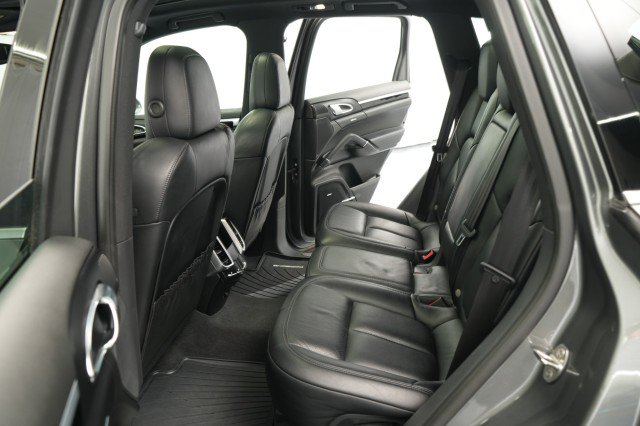Used 2016 Porsche Cayenne image 50
