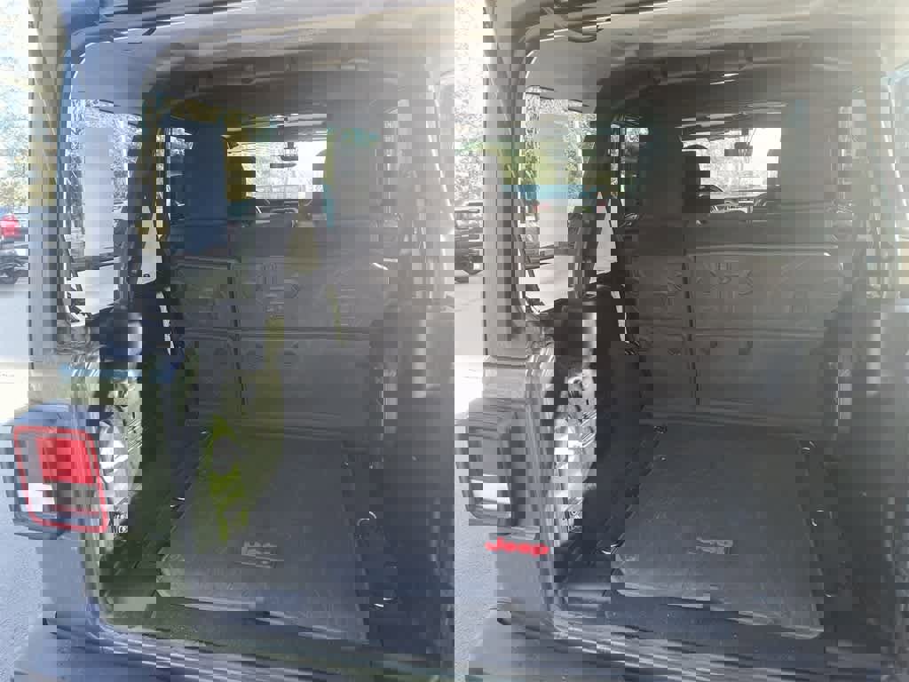 Used 2023 Jeep Wrangler Unlimited Rubicon w/ Cold Weather Group image 23