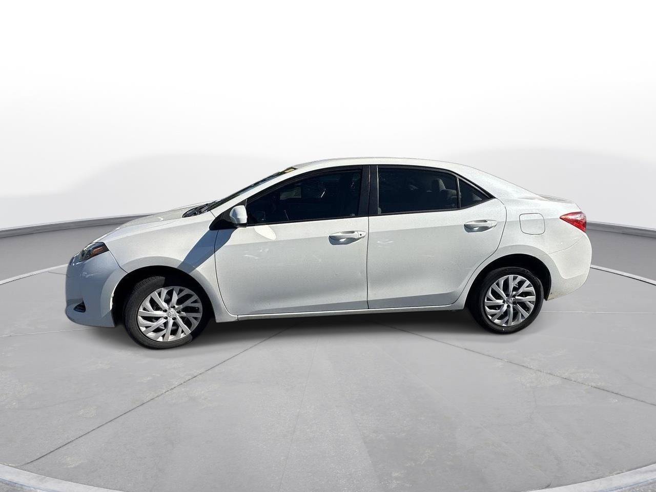 Used 2017 Toyota Corolla LE FWD image 9