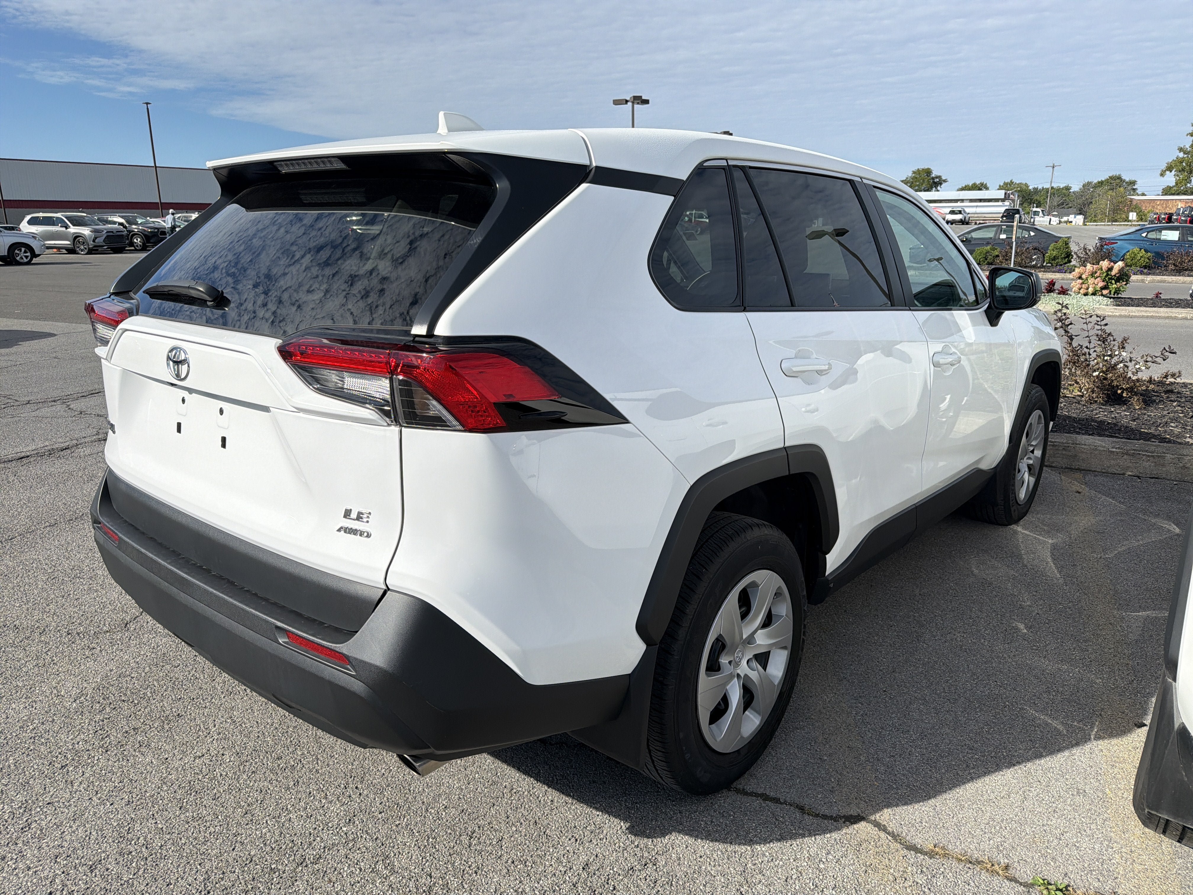 Used 2024 Toyota RAV4 LE AWD/4WD image 7