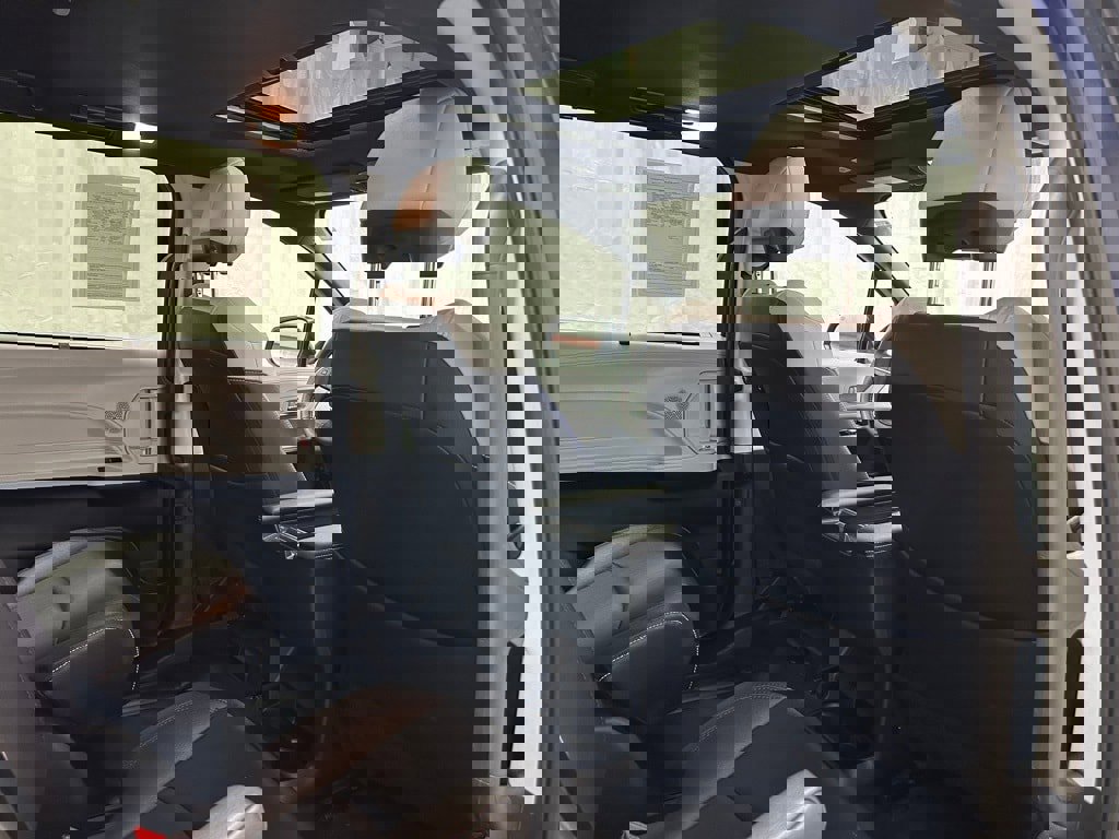 Used 2025 Toyota Sienna XSE image 60