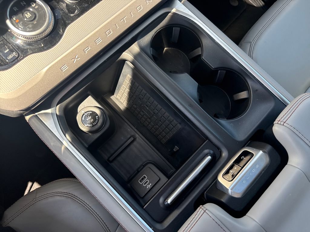 Used 2025 Ford Expedition Active AWD/4WD image 47