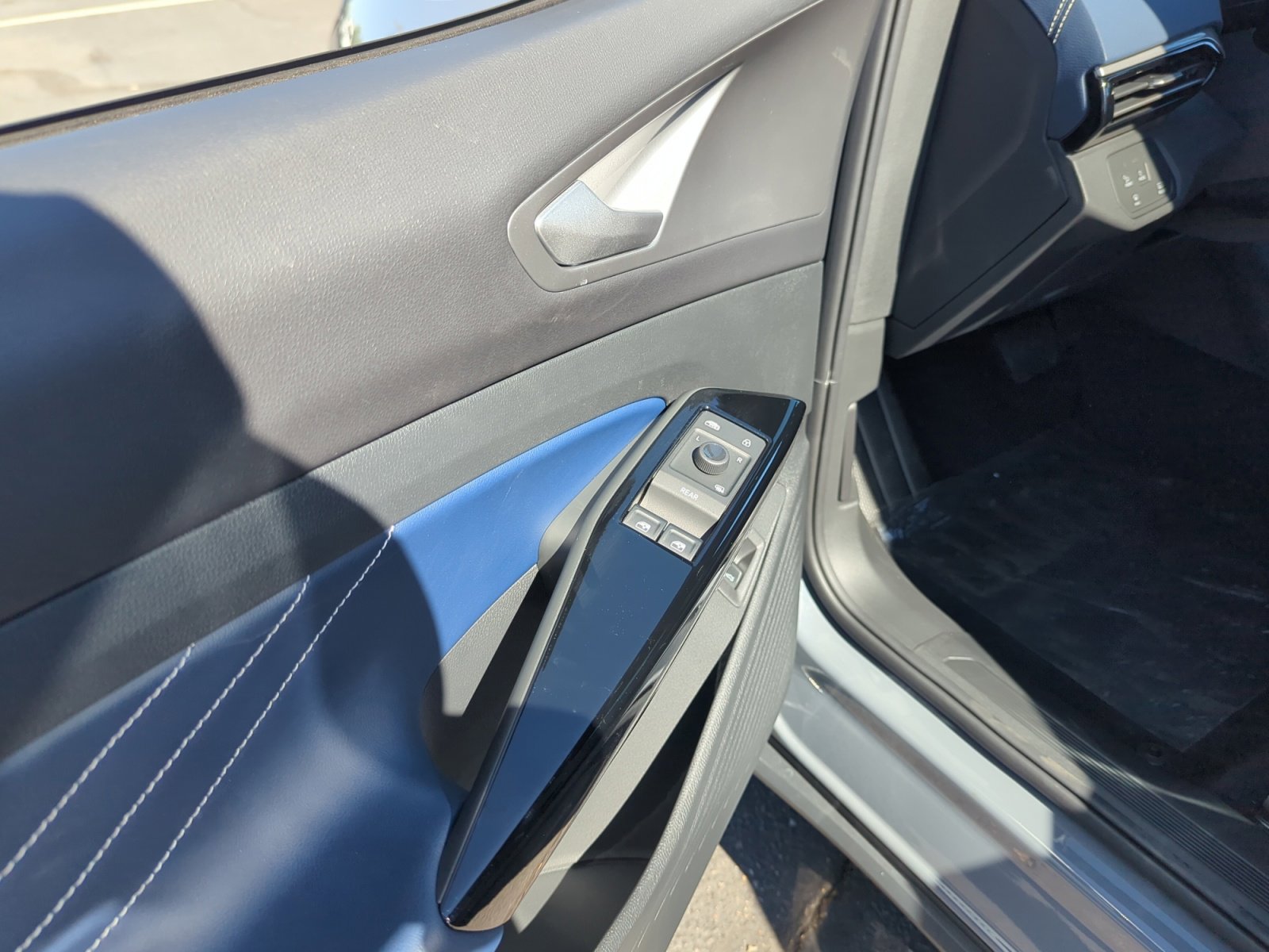 New 2025 Volkswagen ID.4 Pro S RWD image 13