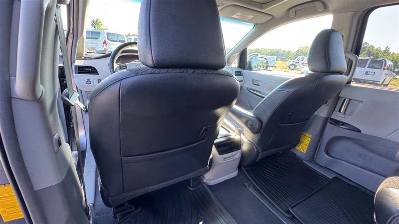Used 2011 Toyota Sienna SE w/ Preferred Pkg FWD image 40