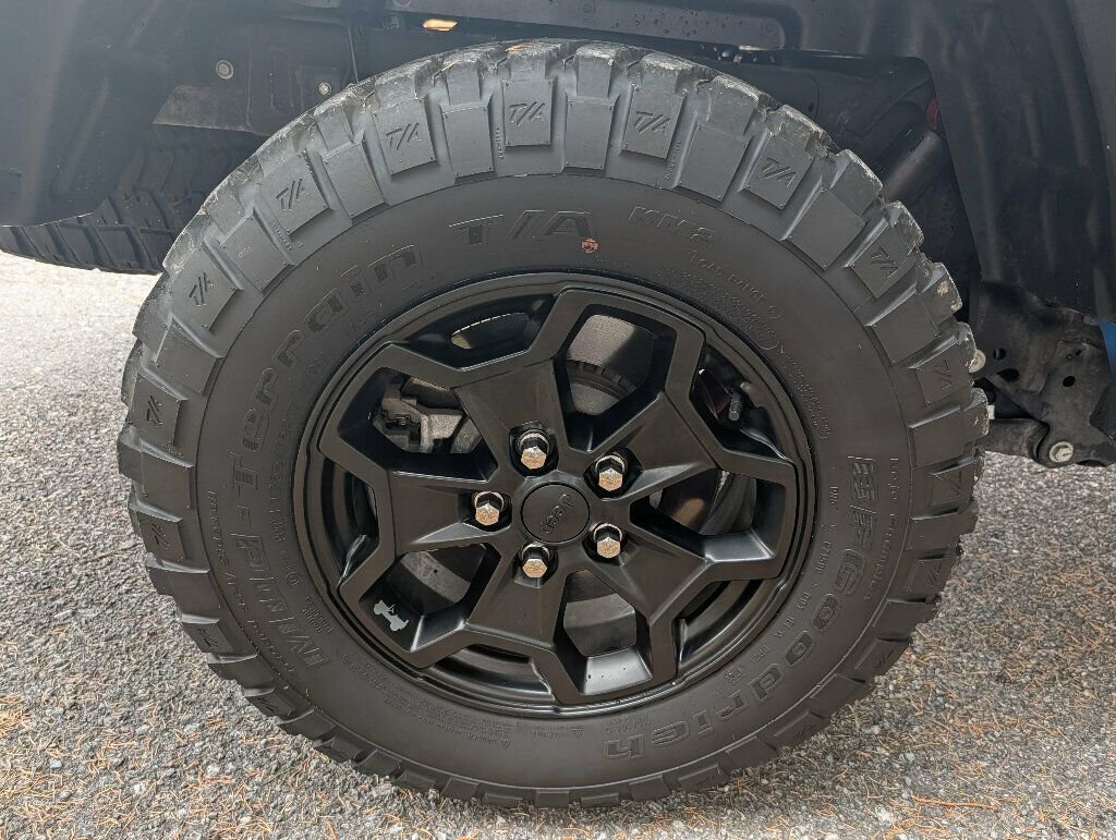 Used 2022 Jeep Gladiator Sport image 16