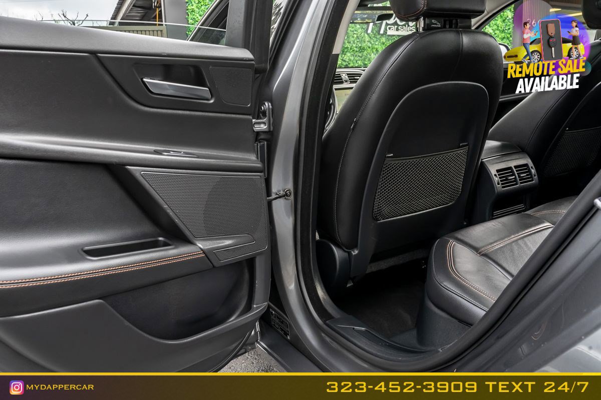 Used 2019 Jaguar XE Prestige image 15