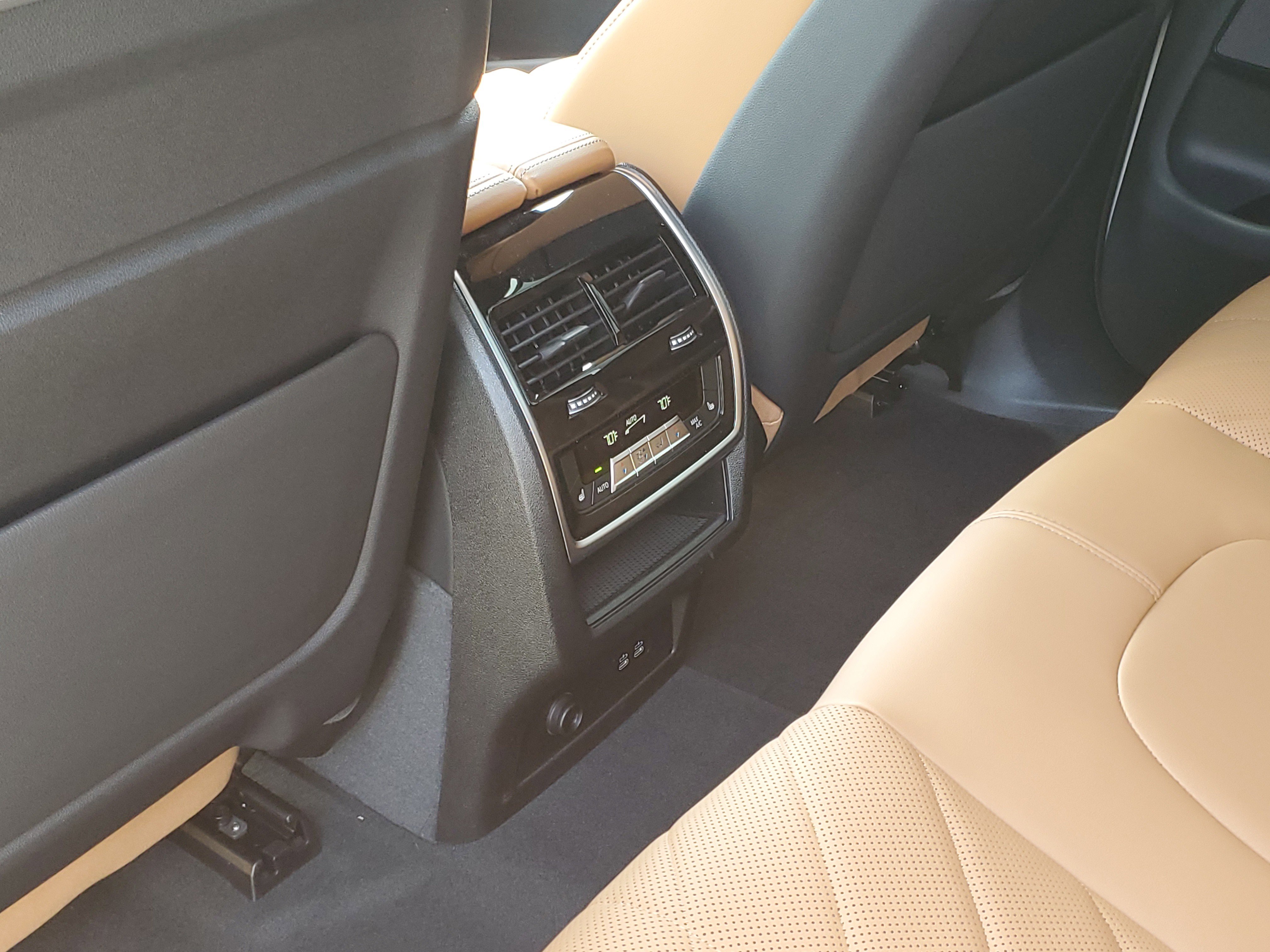 New 2026 BMW X5 xDrive40i w/ M Sport Package AWD/4WD image 24