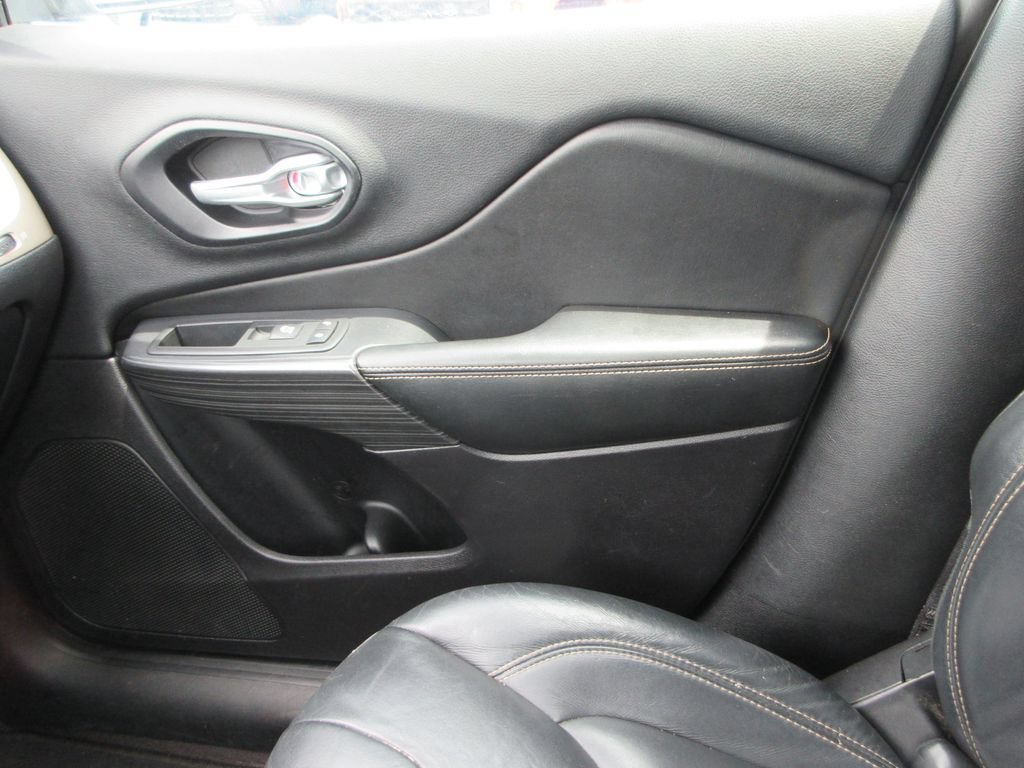 Used 2016 Jeep Cherokee Limited AWD/4WD image 35