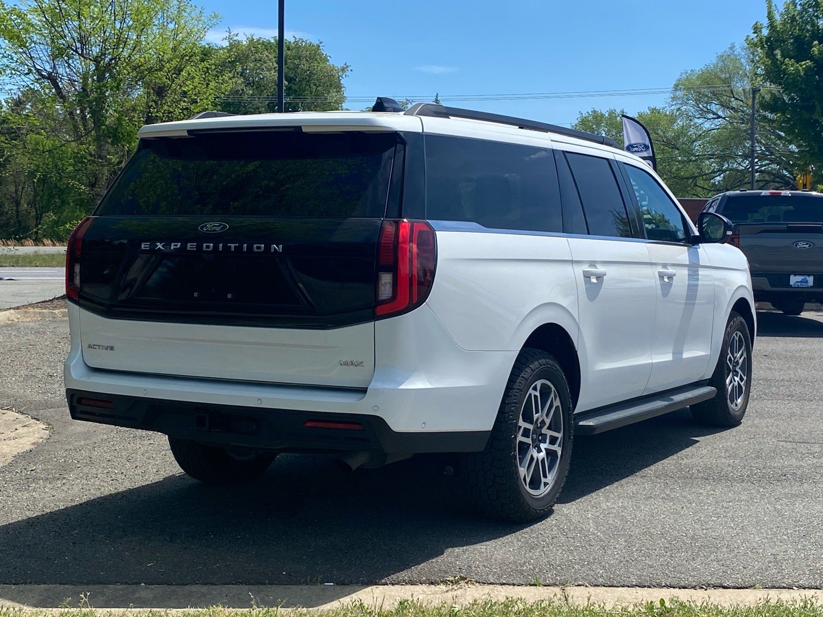 Used 2025 Ford Expedition Max Active image 4