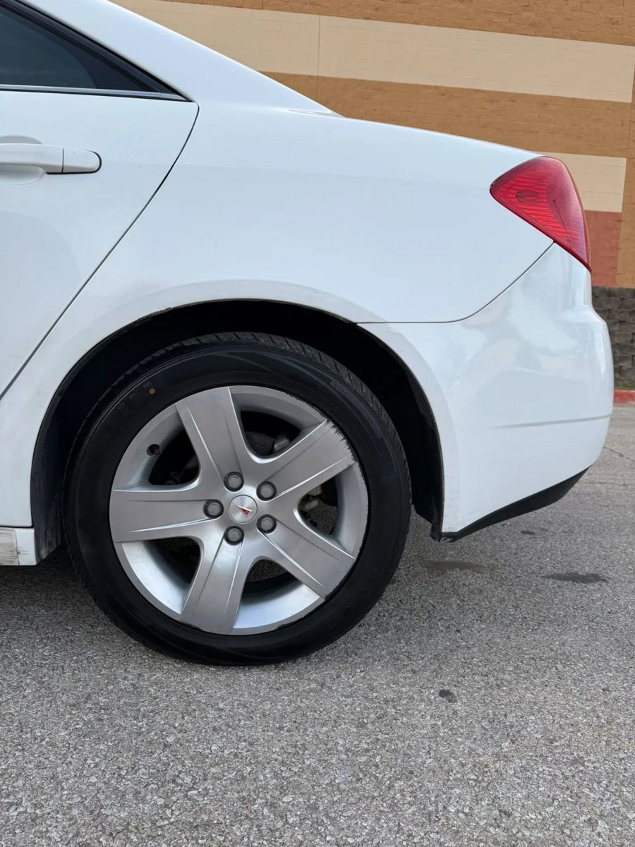 Used 2010 Pontiac G6 Sedan 4D image 30